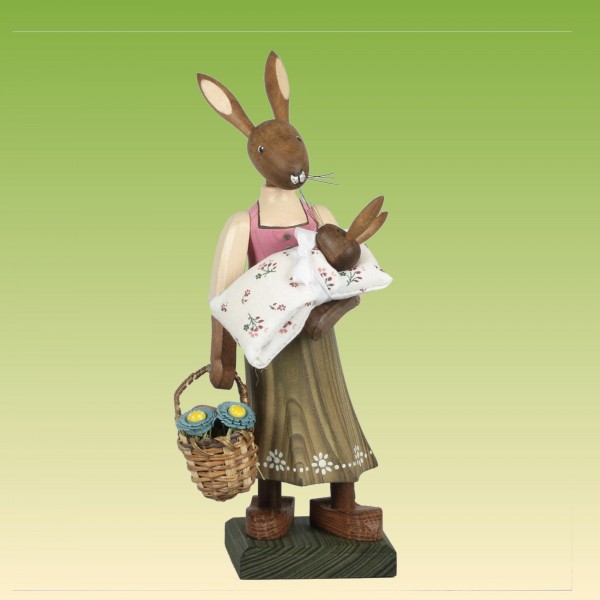 Großes Hasenmädchen mit Baby