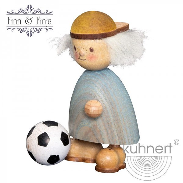 Finn mit Fußball