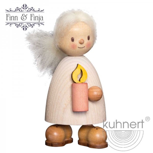 Finja mit Kerze